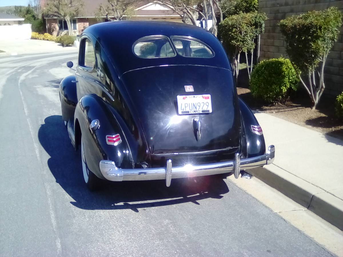 Ford-Delux-sedan-1940-black-9