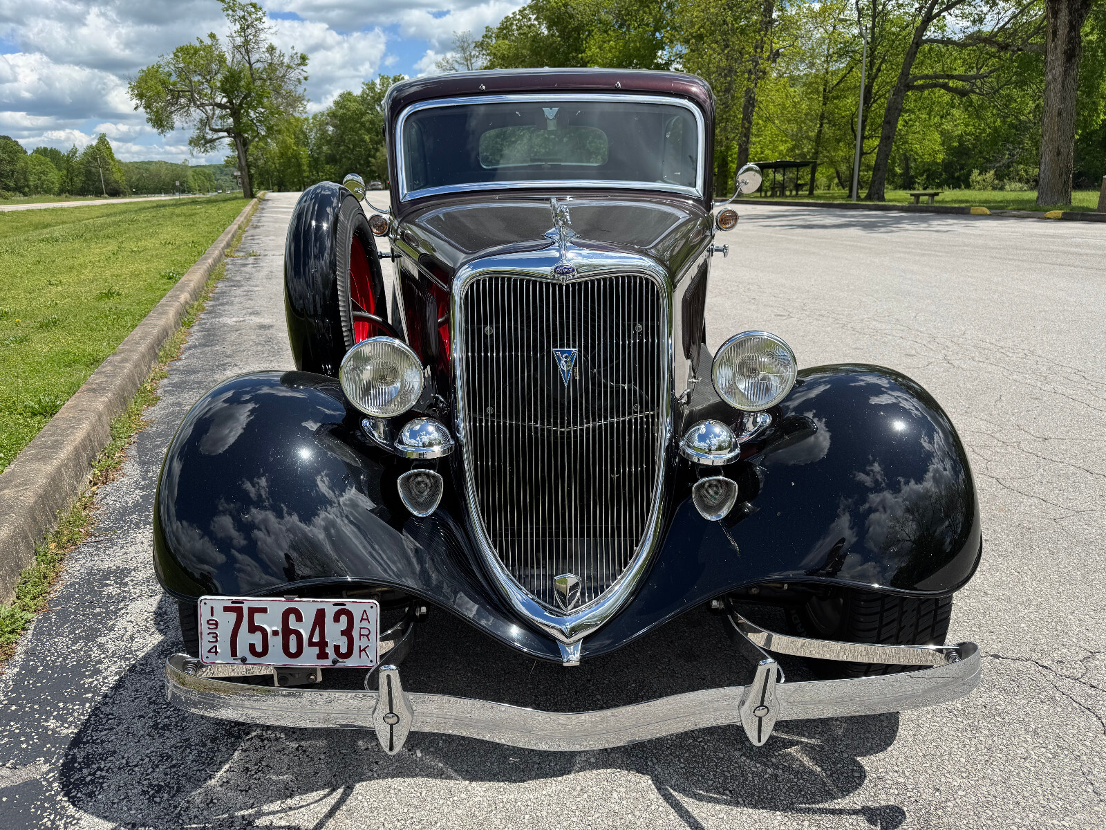 Ford-Deluxe-1934-Sedan-1