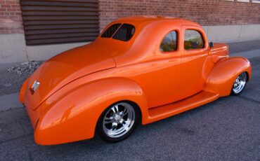 Ford-Deluxe-1940-Sedan-1