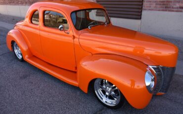 Ford-Deluxe-1940-Sedan-2