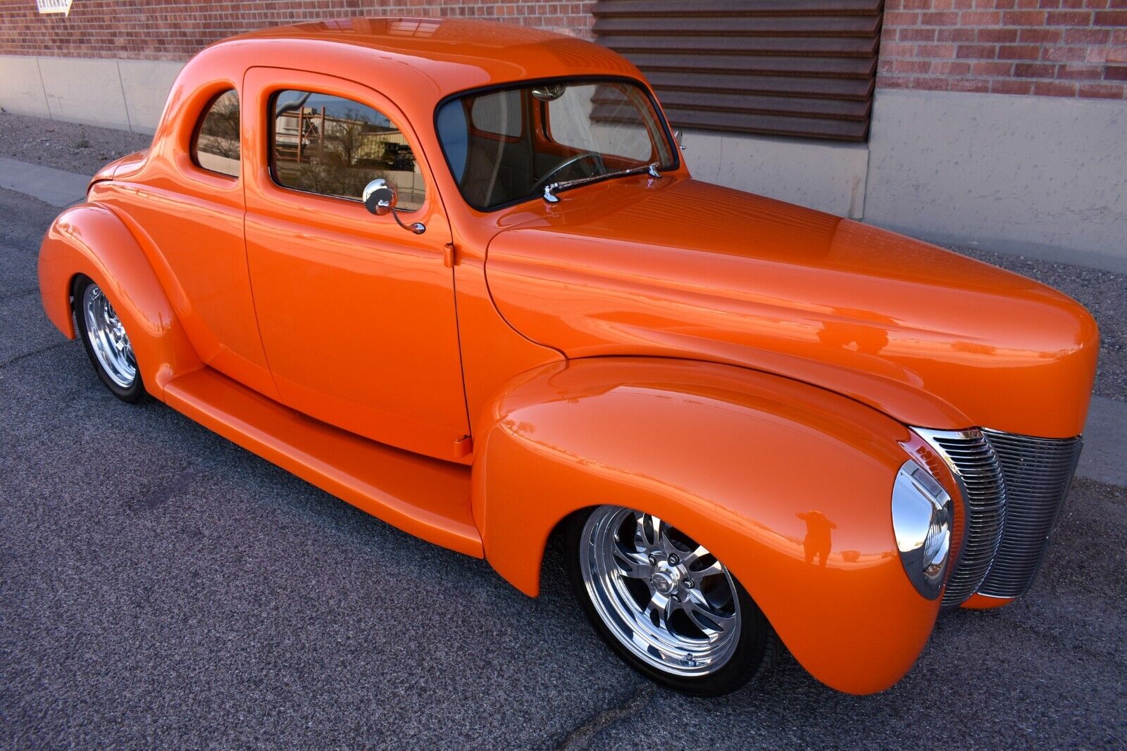 Ford-Deluxe-1940-Sedan-2