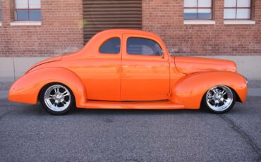 Ford-Deluxe-1940-Sedan