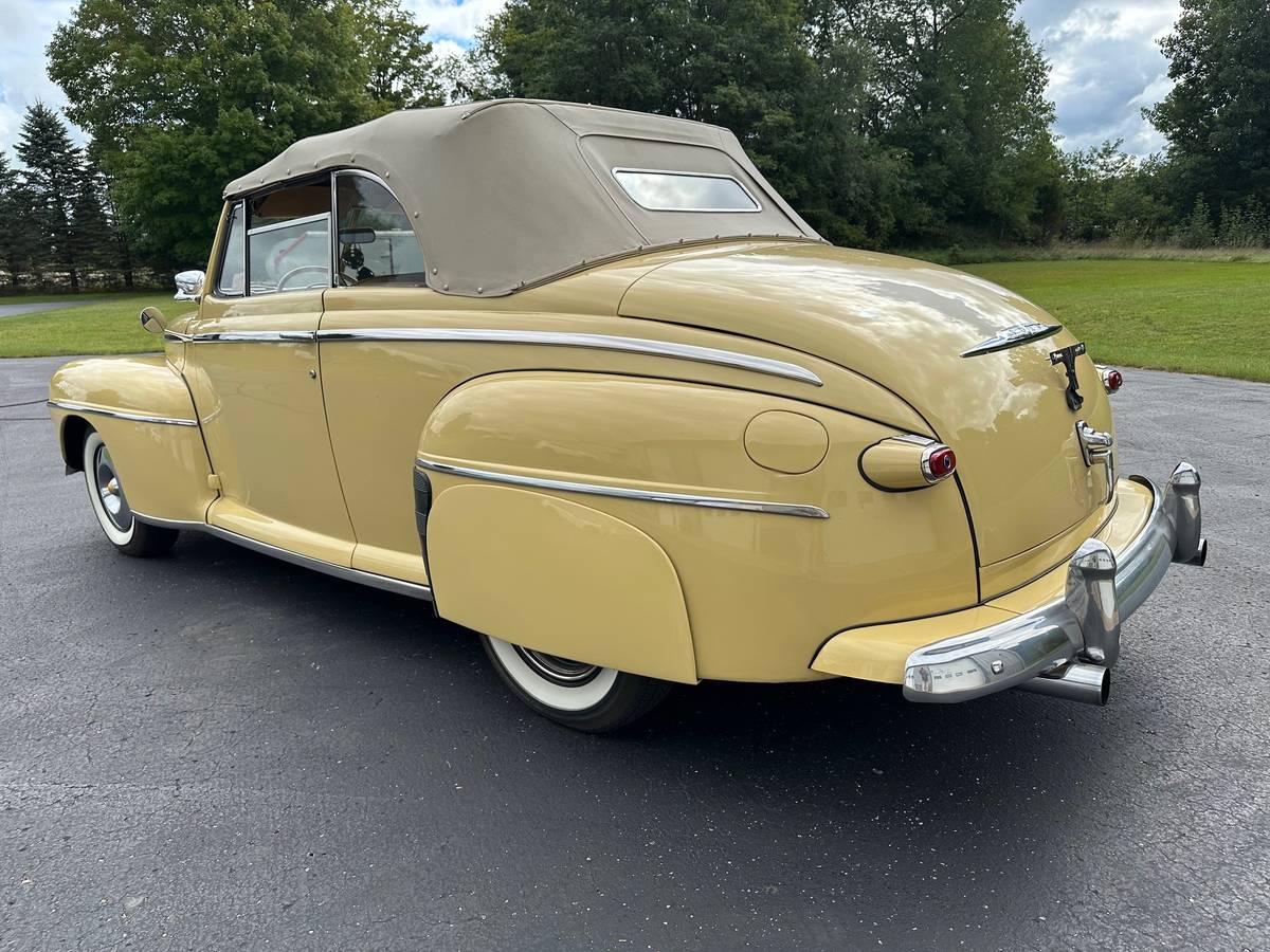 Ford-Deluxe-convertible-1947-yellow-1