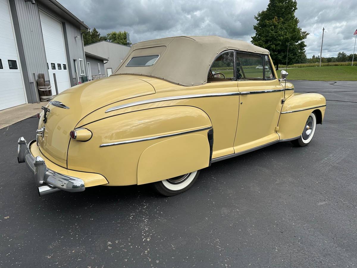 Ford-Deluxe-convertible-1947-yellow-2