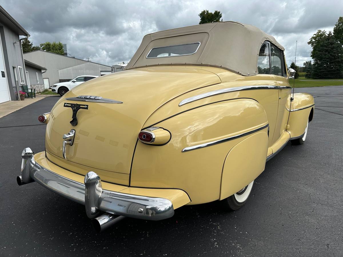 Ford-Deluxe-convertible-1947-yellow-3