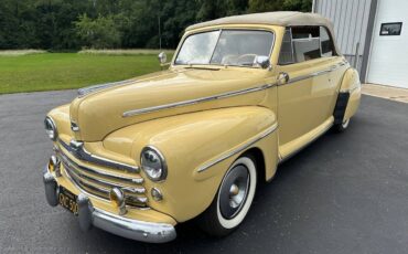 Ford-Deluxe-convertible-1947-yellow