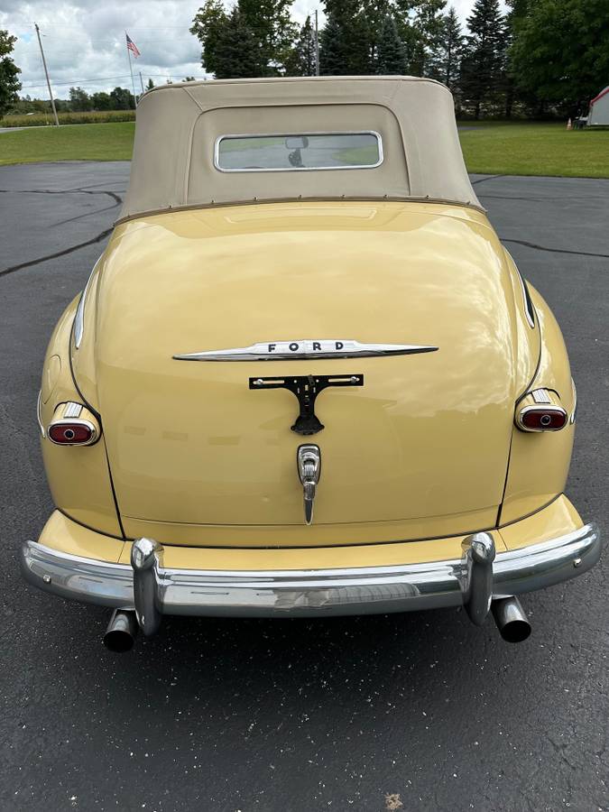 Ford-Deluxe-convertible-1947-yellow-4