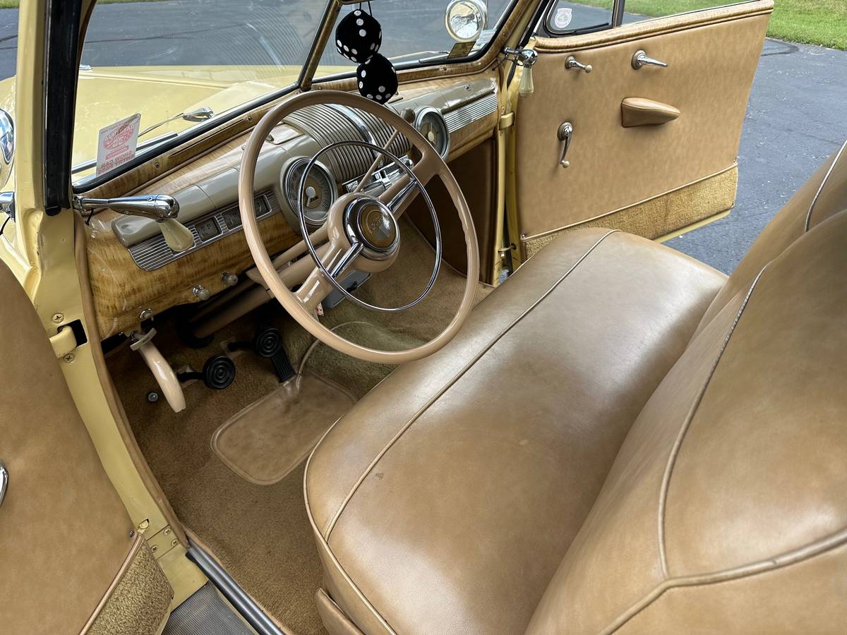 Ford-Deluxe-convertible-1947-yellow-6