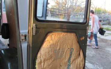 Ford-E-Series-Van-1966-Heavy-Duty-Van-with-windowed-rear-doors-solid-side-doors-10