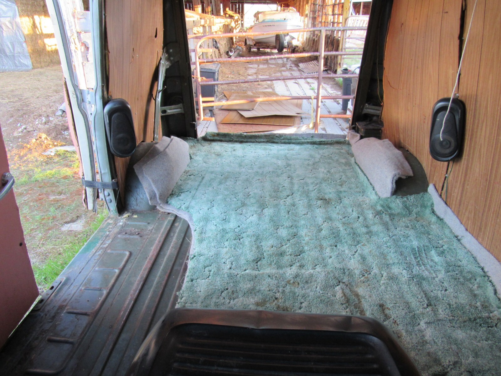 Ford-E-Series-Van-1966-Heavy-Duty-Van-with-windowed-rear-doors-solid-side-doors-11