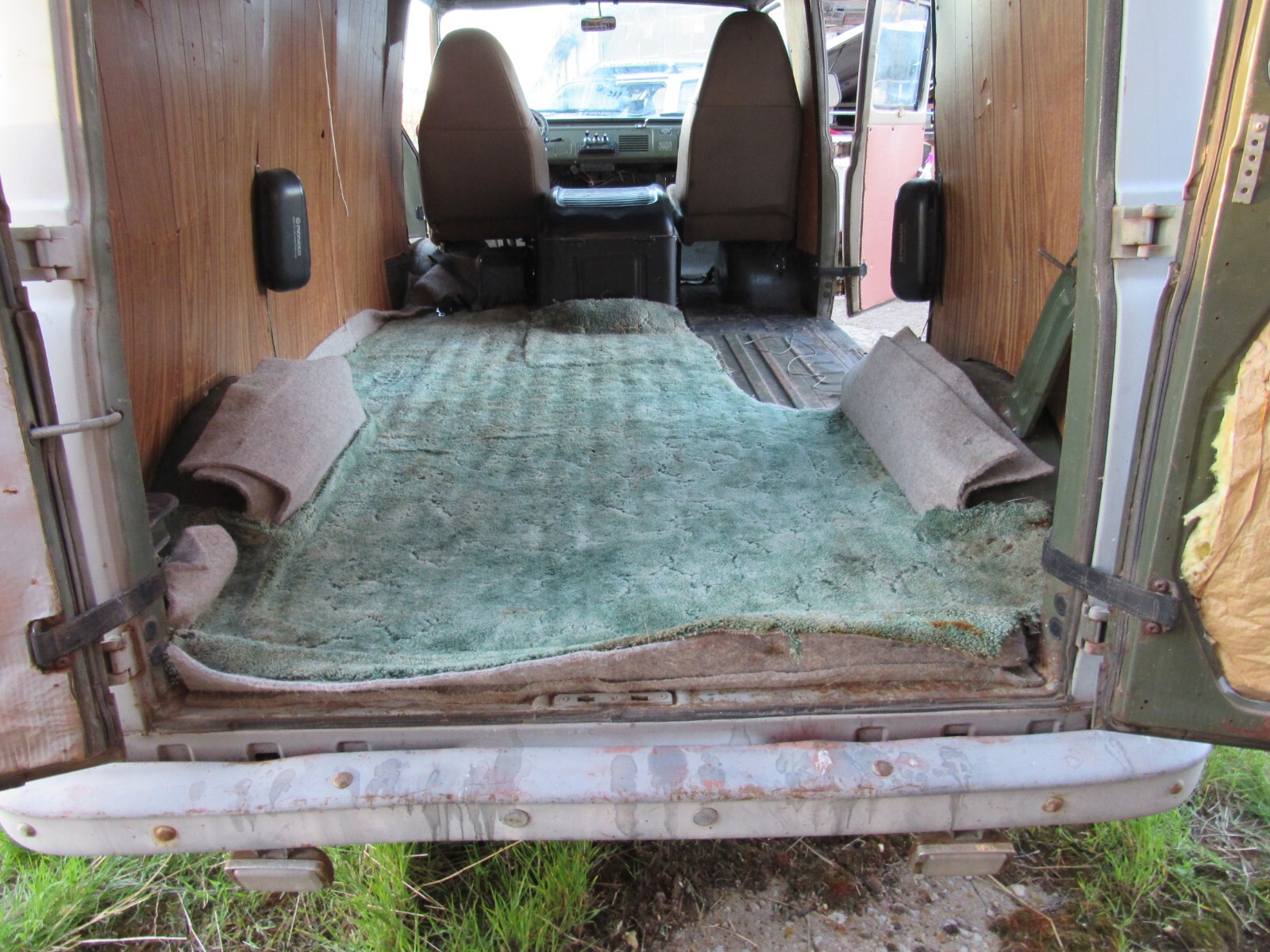 Ford-E-Series-Van-1966-Heavy-Duty-Van-with-windowed-rear-doors-solid-side-doors-12