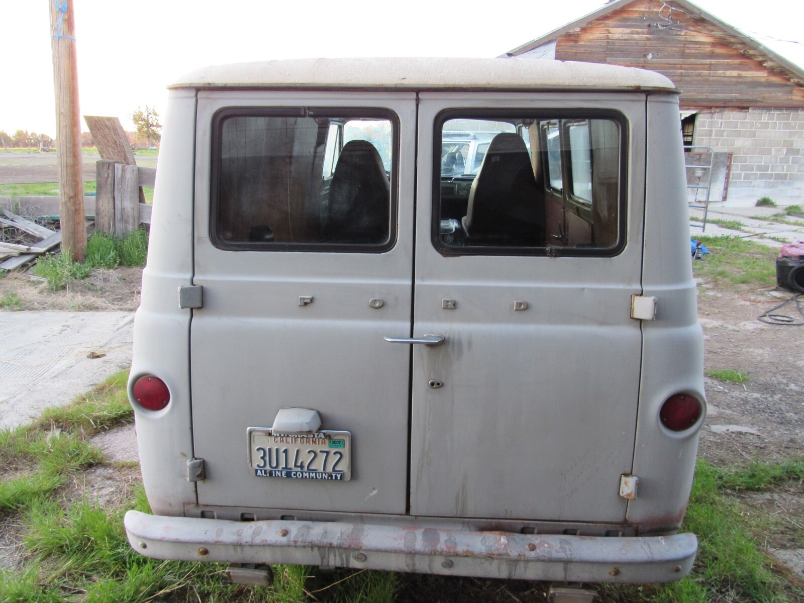 Ford-E-Series-Van-1966-Heavy-Duty-Van-with-windowed-rear-doors-solid-side-doors-16