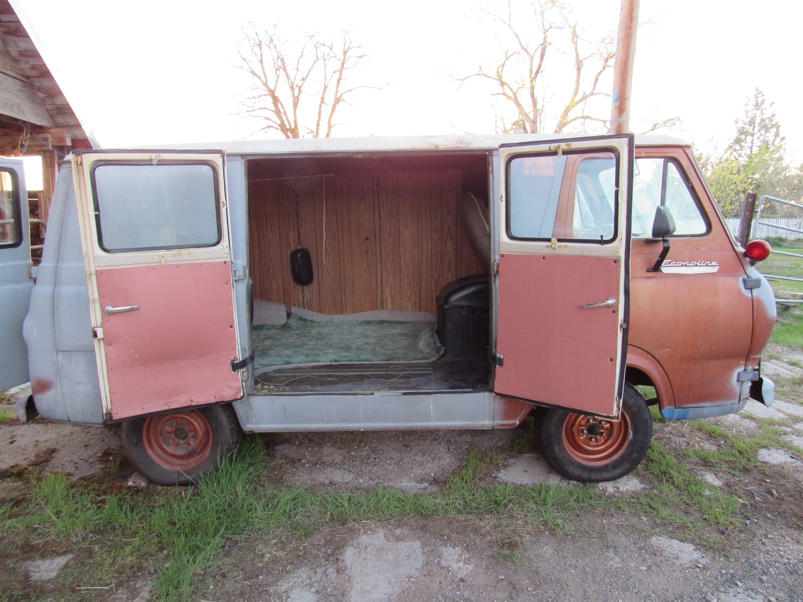 Ford-E-Series-Van-1966-Heavy-Duty-Van-with-windowed-rear-doors-solid-side-doors-18
