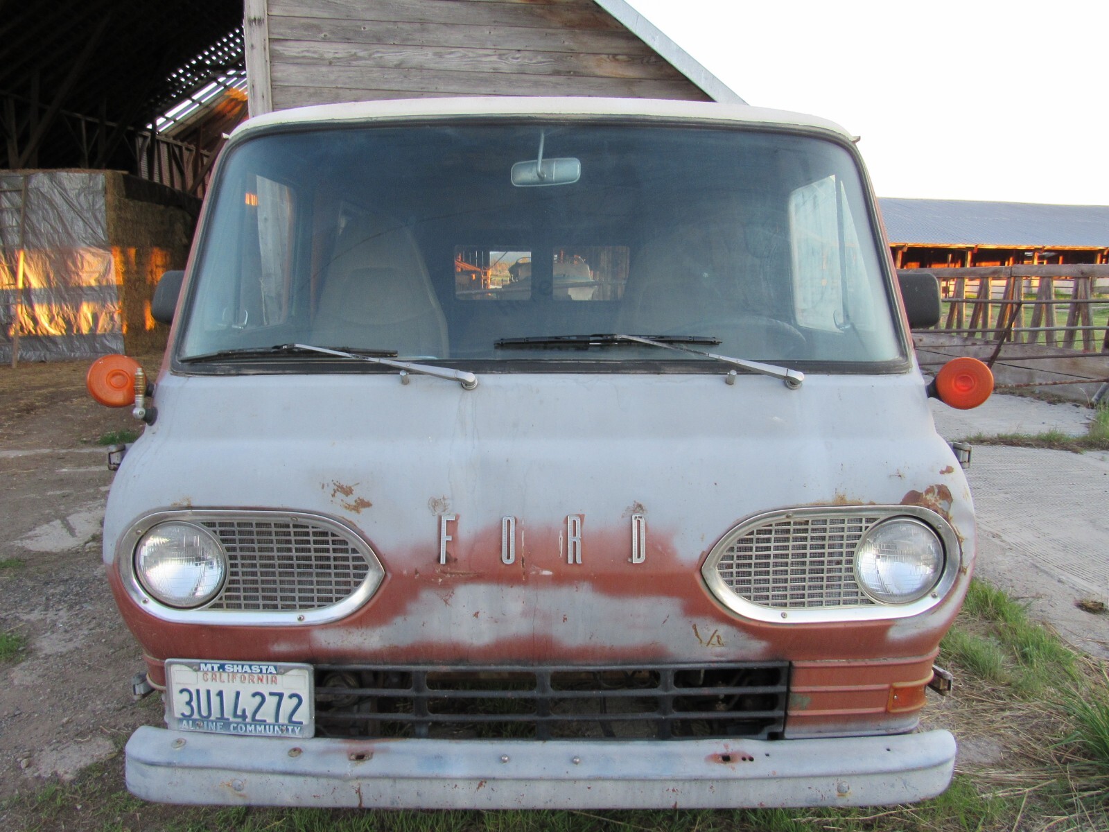 Ford-E-Series-Van-1966-Heavy-Duty-Van-with-windowed-rear-doors-solid-side-doors-2