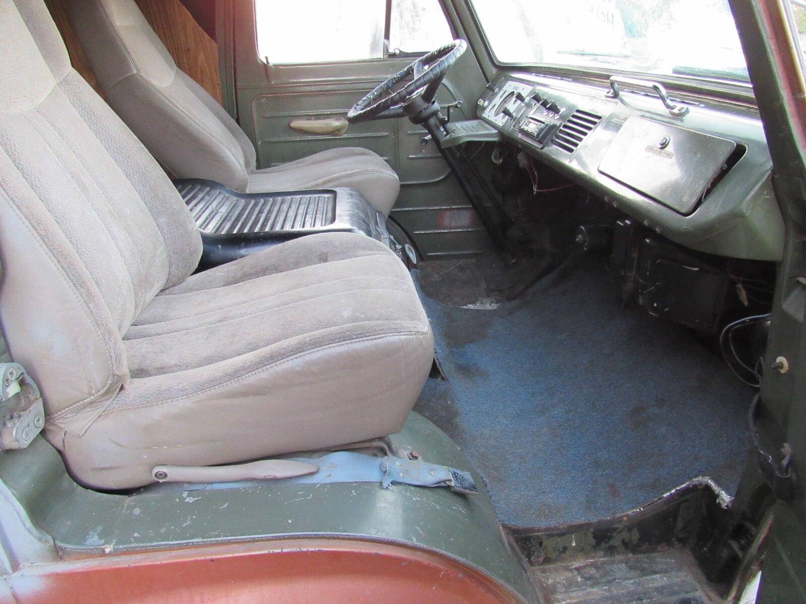 Ford-E-Series-Van-1966-Heavy-Duty-Van-with-windowed-rear-doors-solid-side-doors-21