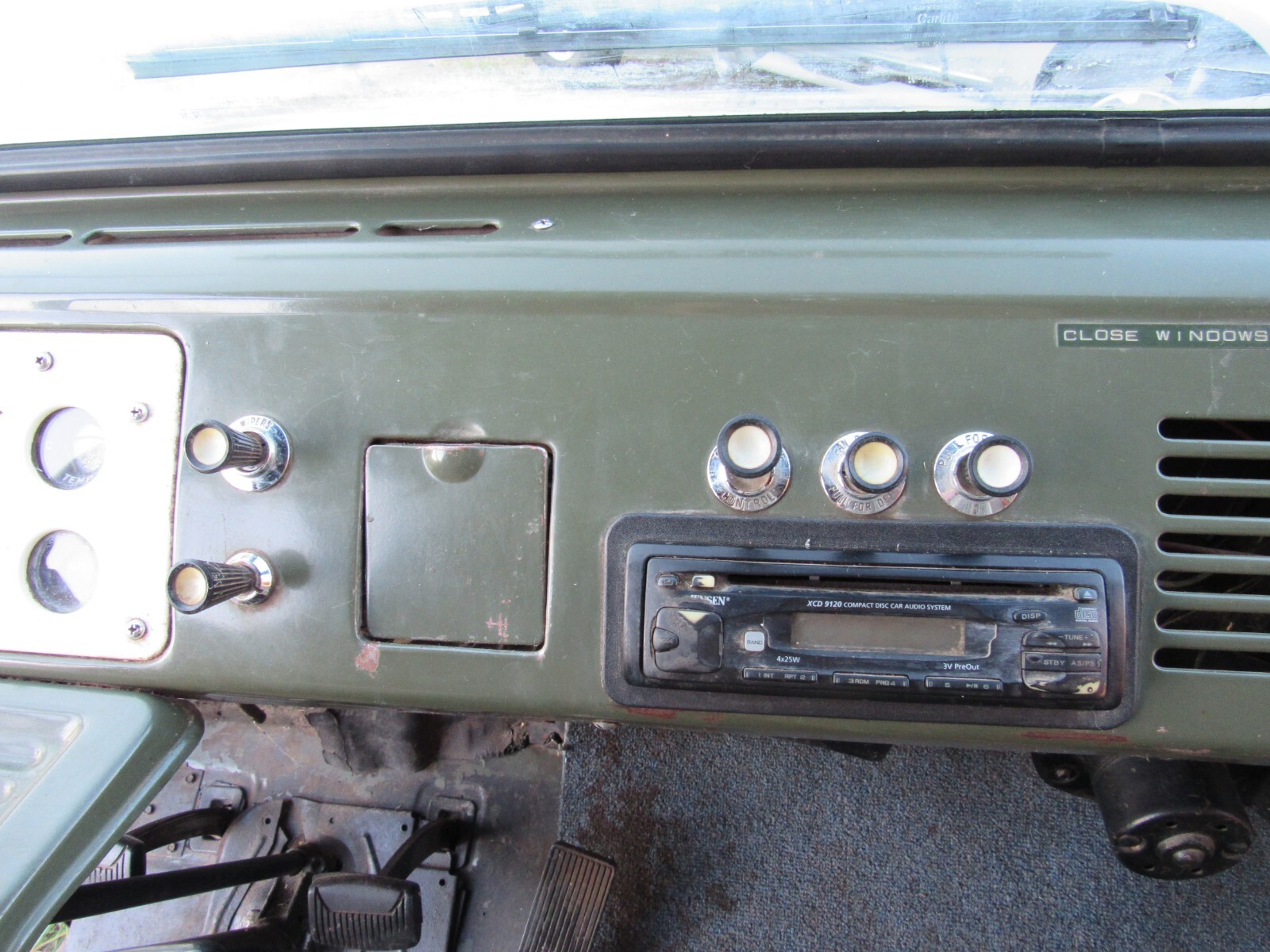 Ford-E-Series-Van-1966-Heavy-Duty-Van-with-windowed-rear-doors-solid-side-doors-27
