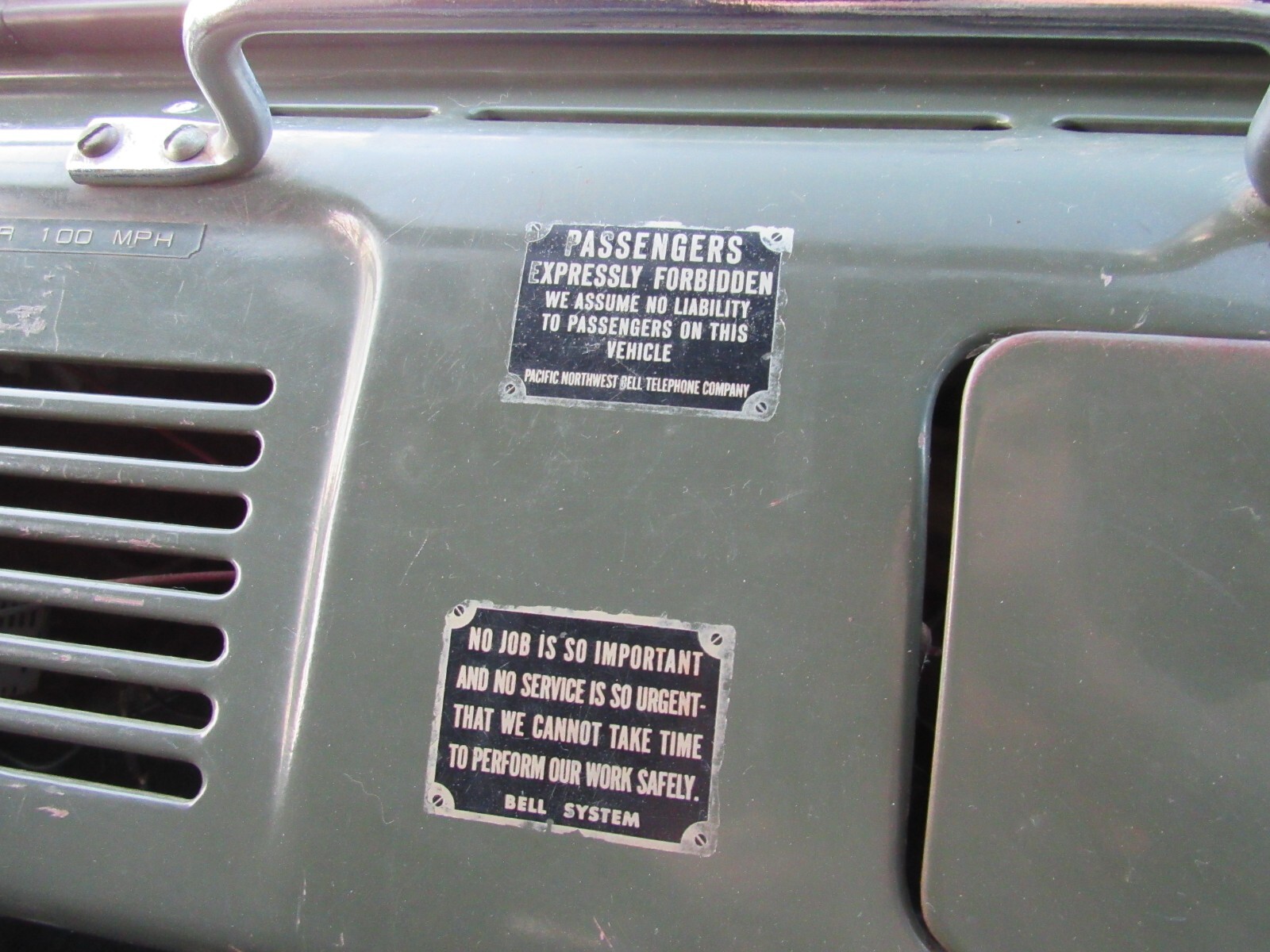 Ford-E-Series-Van-1966-Heavy-Duty-Van-with-windowed-rear-doors-solid-side-doors-28