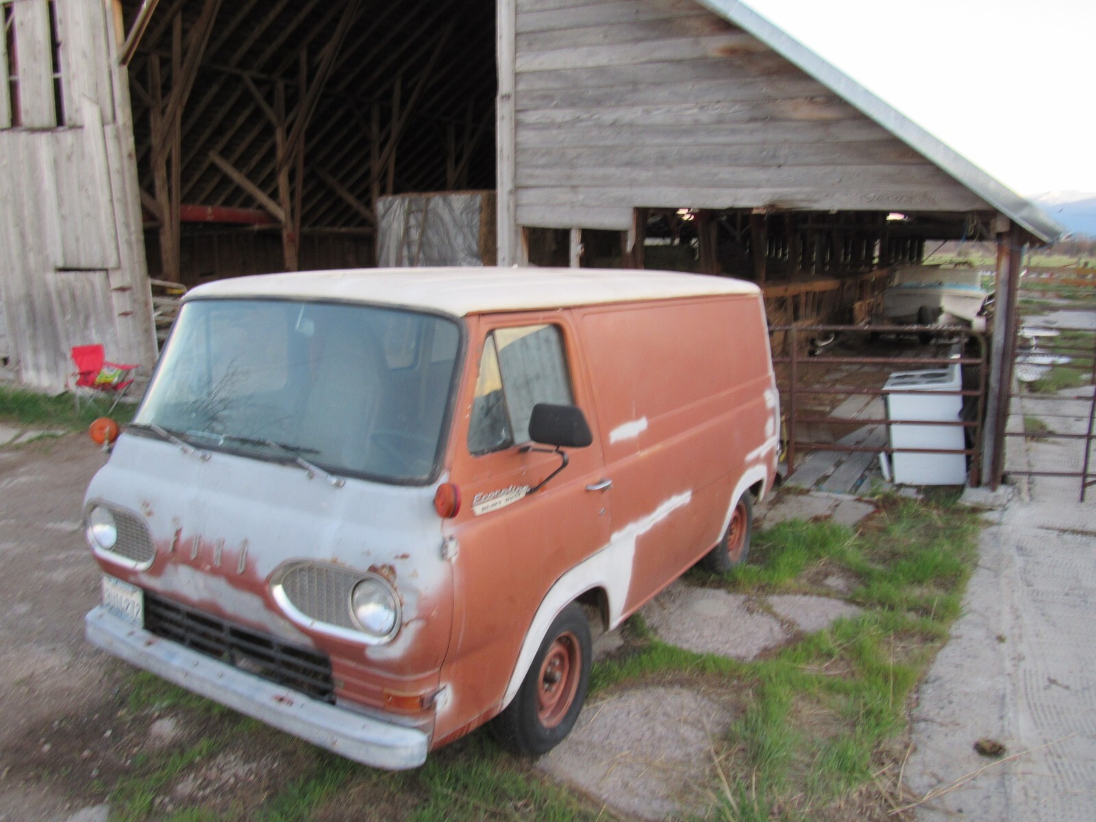 Ford-E-Series-Van-1966-Heavy-Duty-Van-with-windowed-rear-doors-solid-side-doors-3