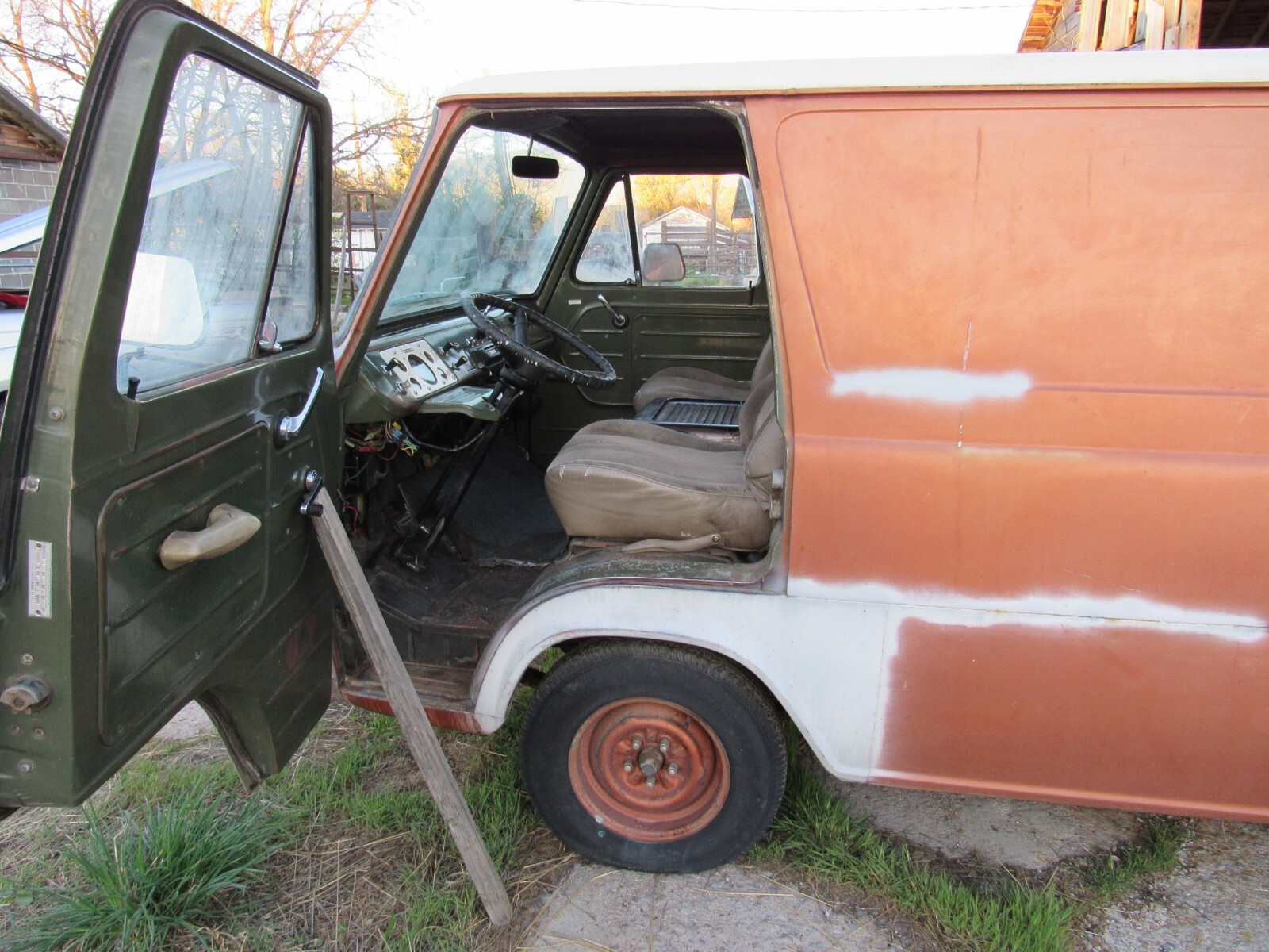 Ford-E-Series-Van-1966-Heavy-Duty-Van-with-windowed-rear-doors-solid-side-doors-6