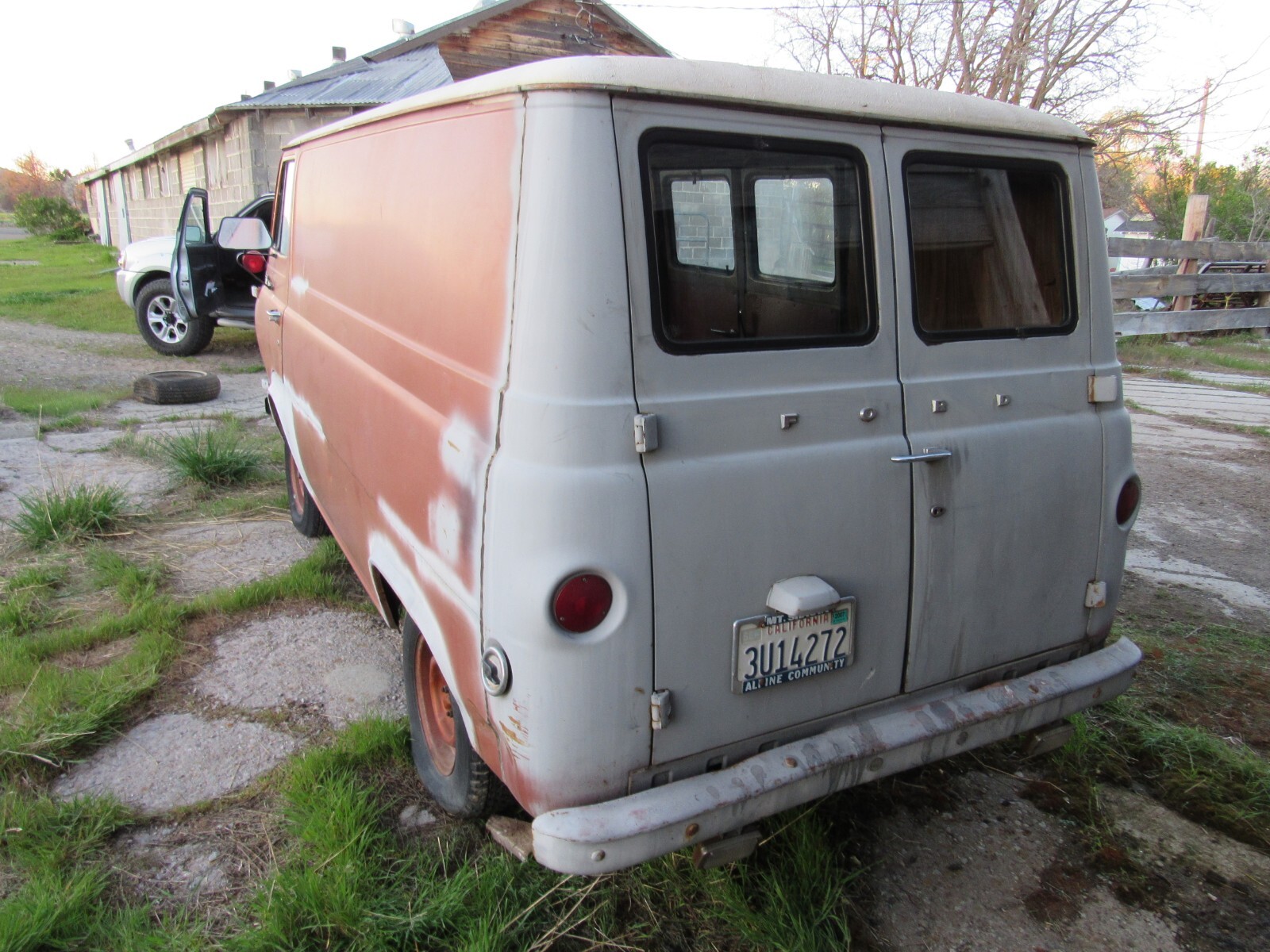 Ford-E-Series-Van-1966-Heavy-Duty-Van-with-windowed-rear-doors-solid-side-doors-8