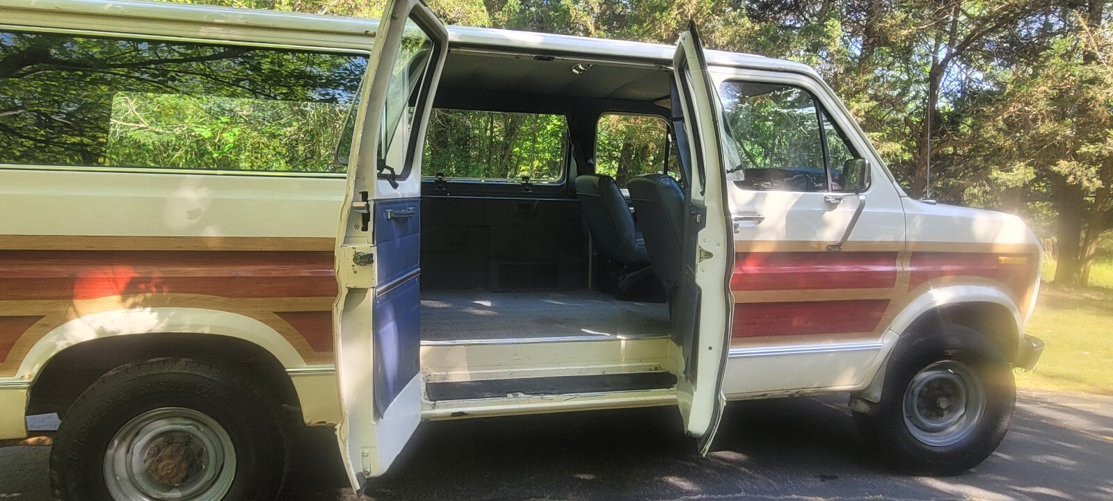 Ford-E-Series-Van-1989-13