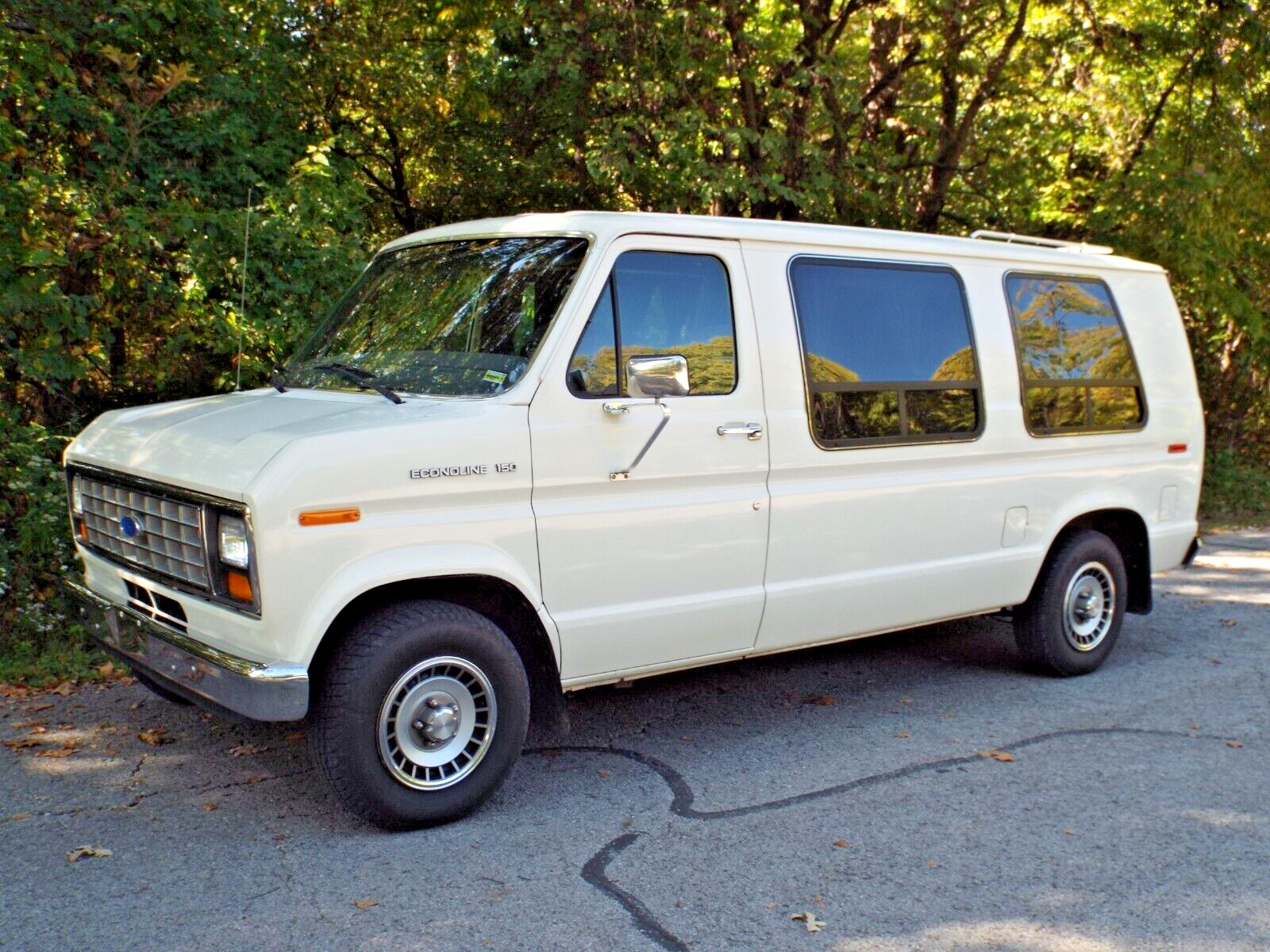 Ford-E-Series-Van-1990-Standard-Passenger-Van-1