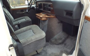Ford-E-Series-Van-1990-Standard-Passenger-Van-13