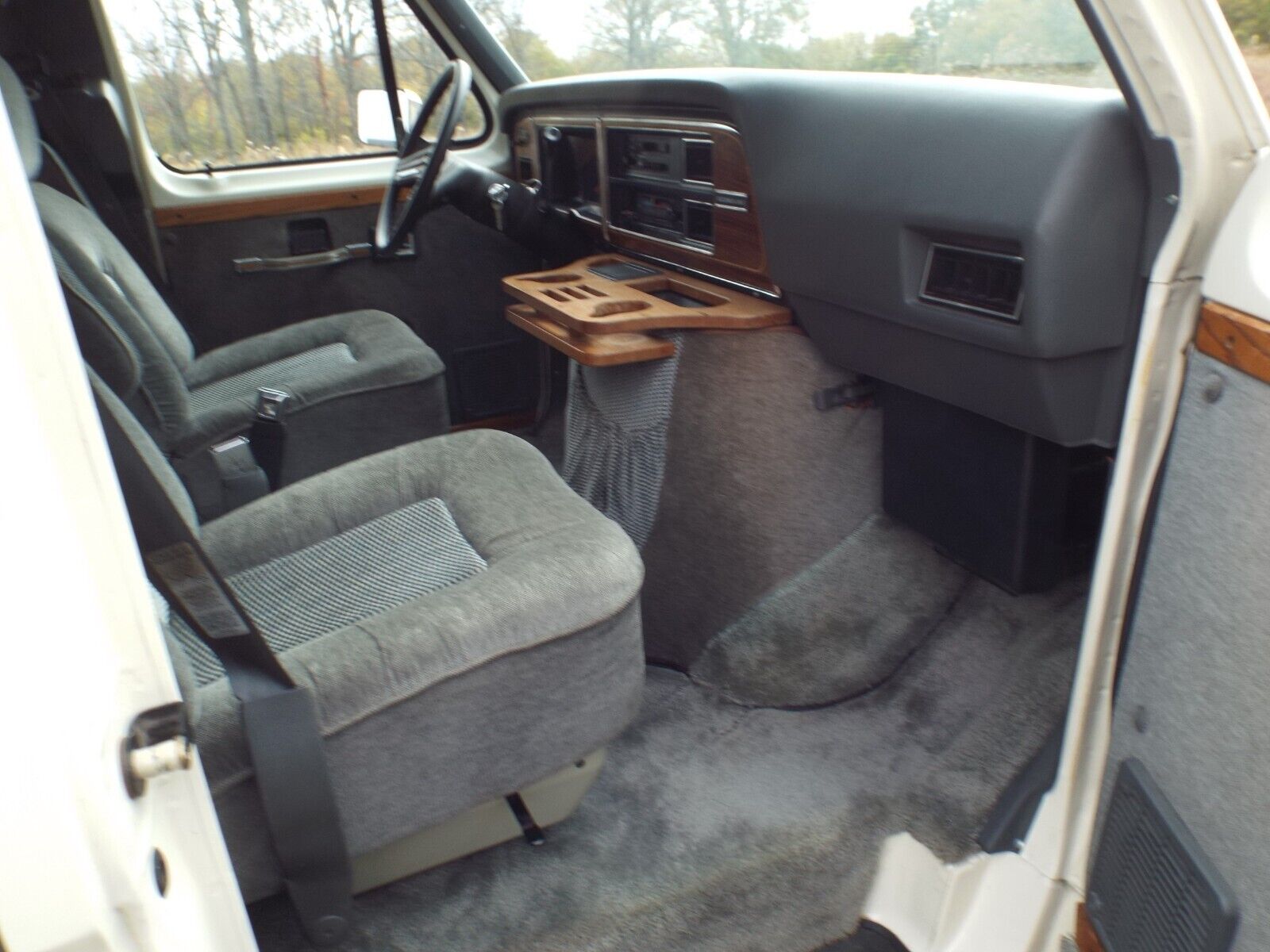 Ford-E-Series-Van-1990-Standard-Passenger-Van-13