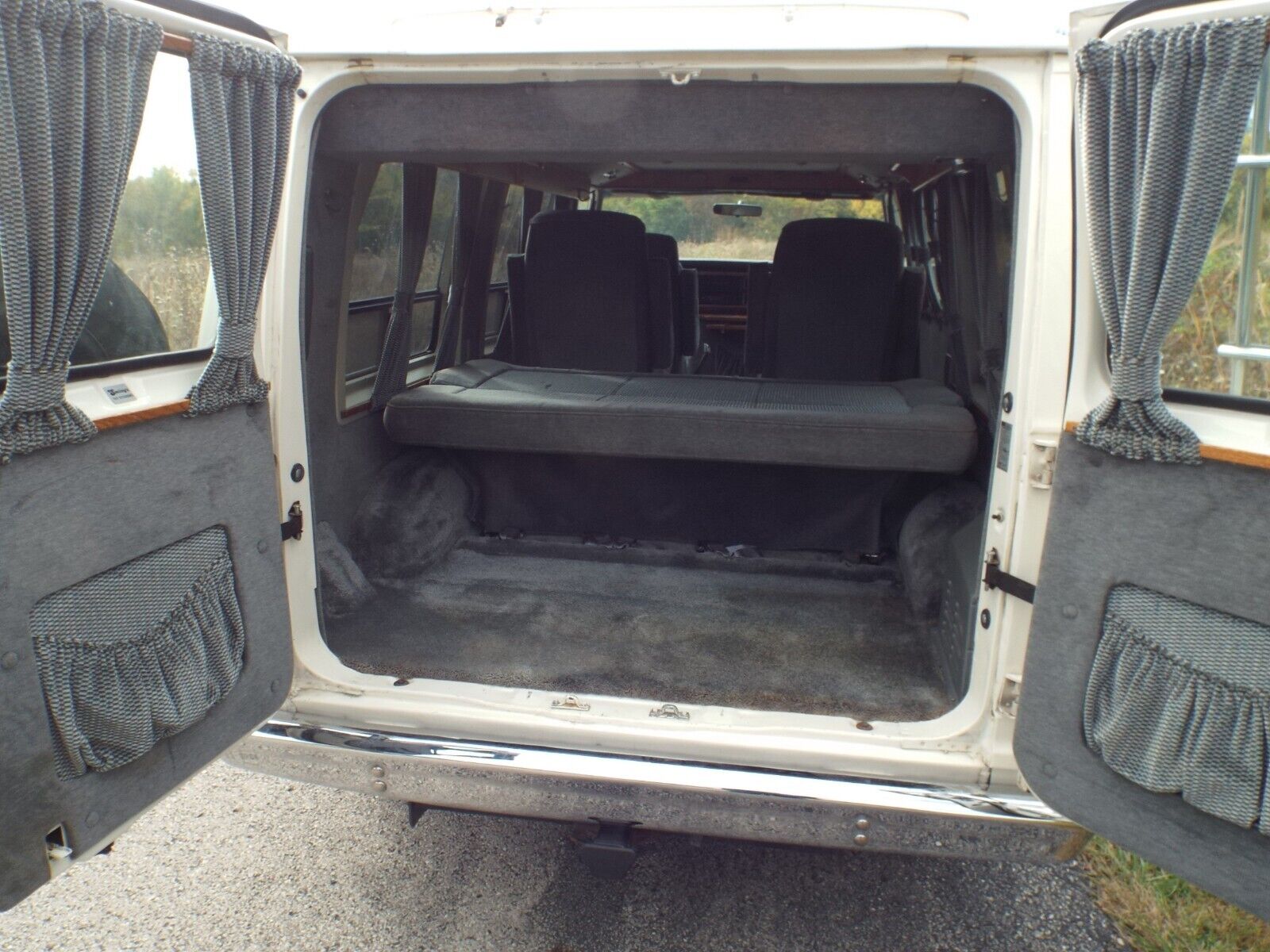 Ford-E-Series-Van-1990-Standard-Passenger-Van-17