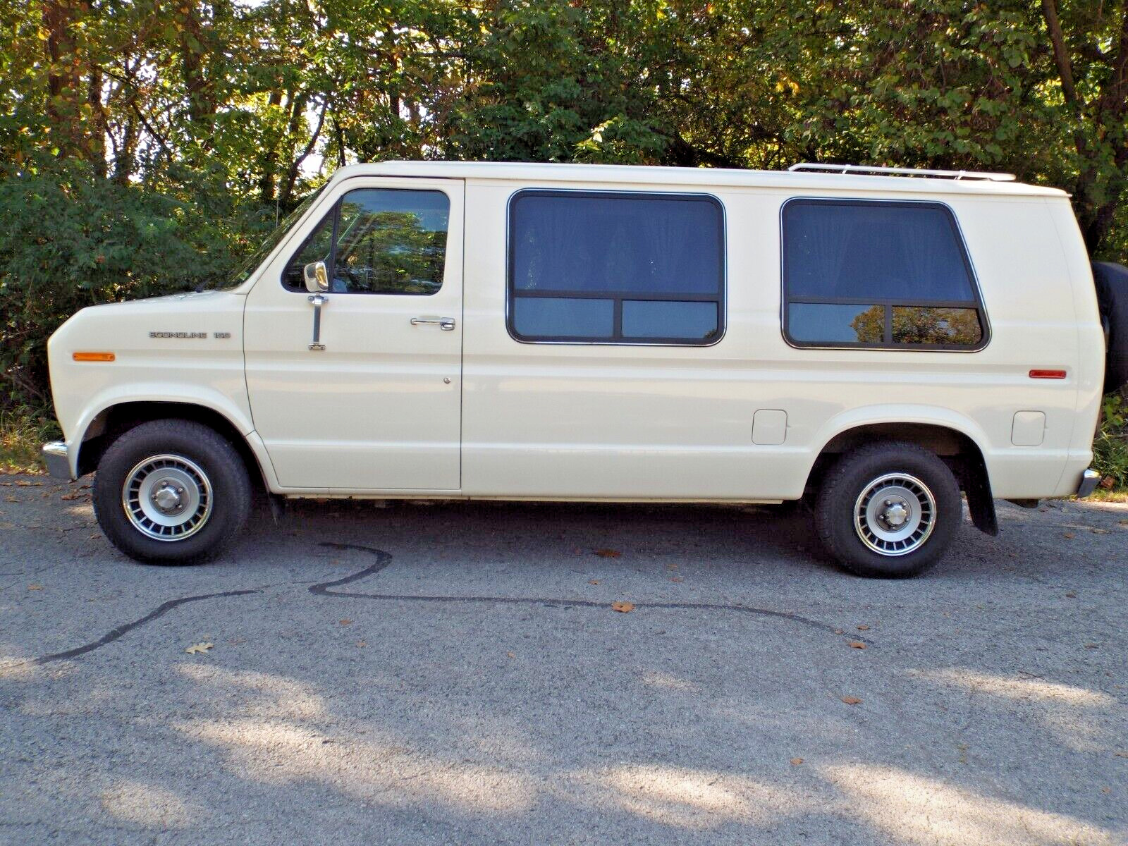 Ford-E-Series-Van-1990-Standard-Passenger-Van-2