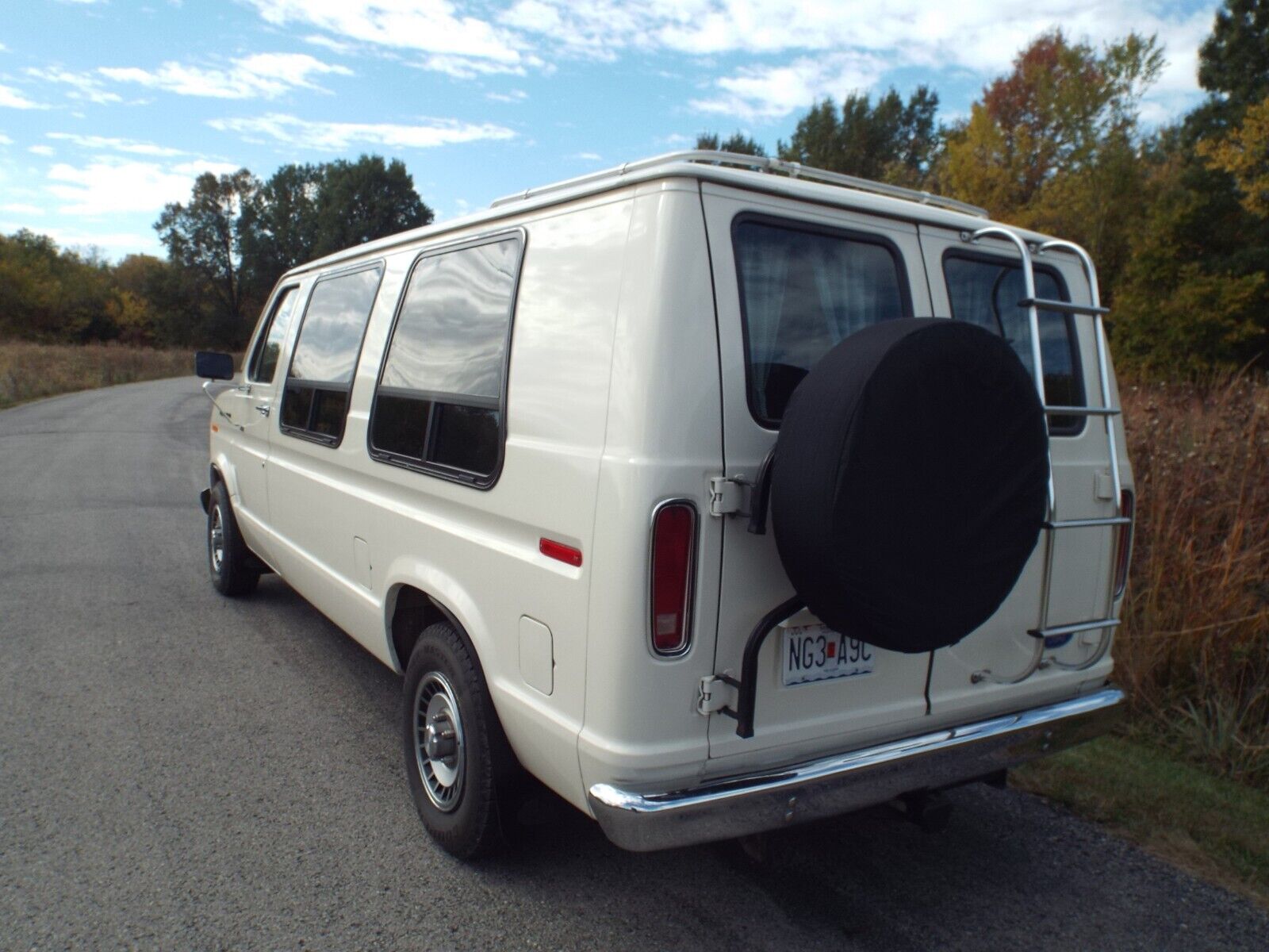 Ford-E-Series-Van-1990-Standard-Passenger-Van-20