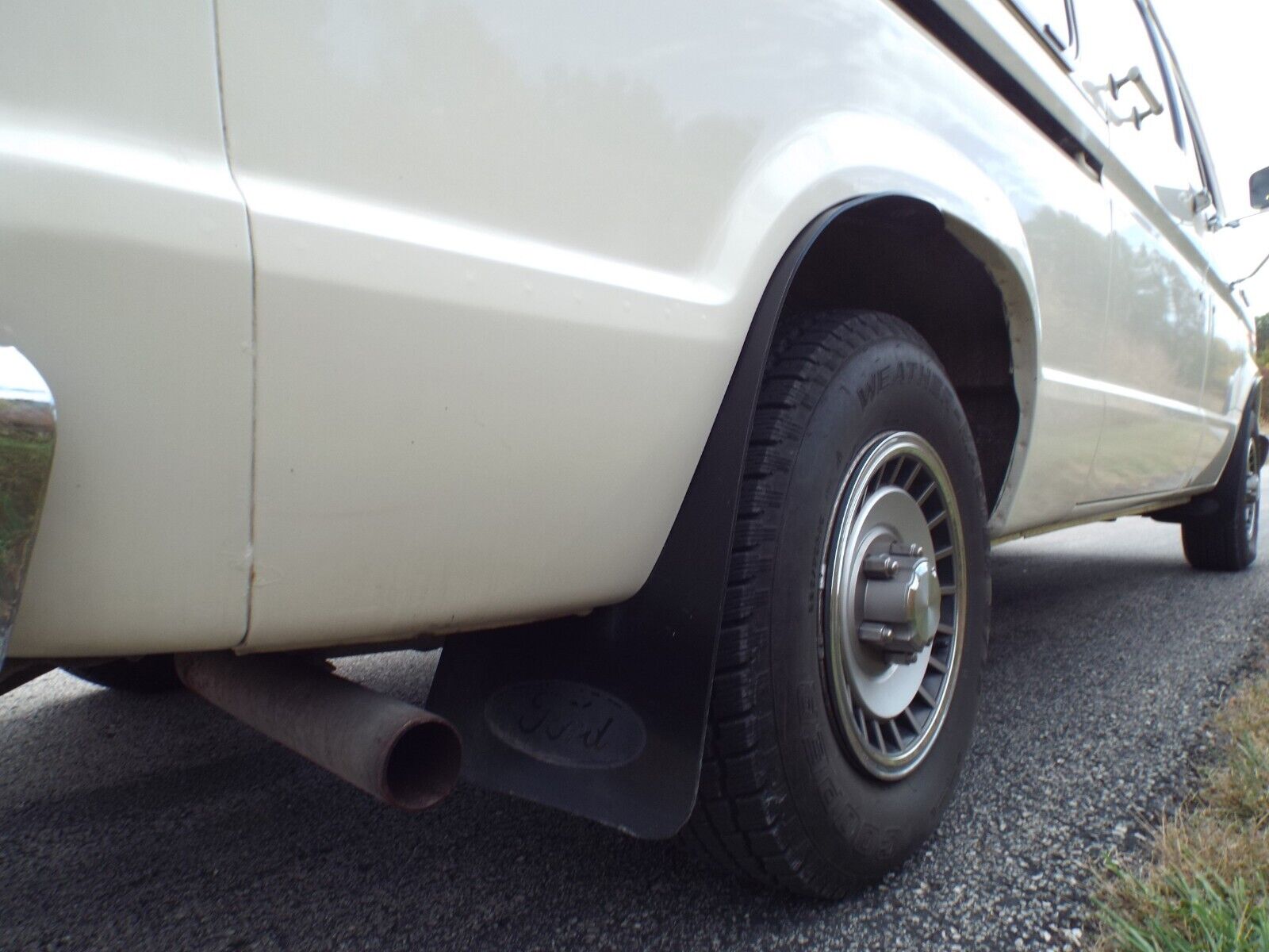 Ford-E-Series-Van-1990-Standard-Passenger-Van-29