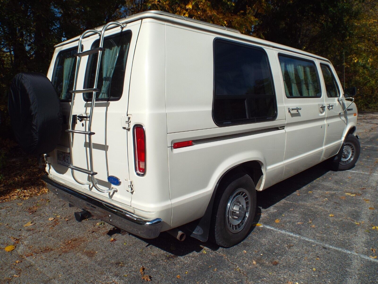 Ford-E-Series-Van-1990-Standard-Passenger-Van-4