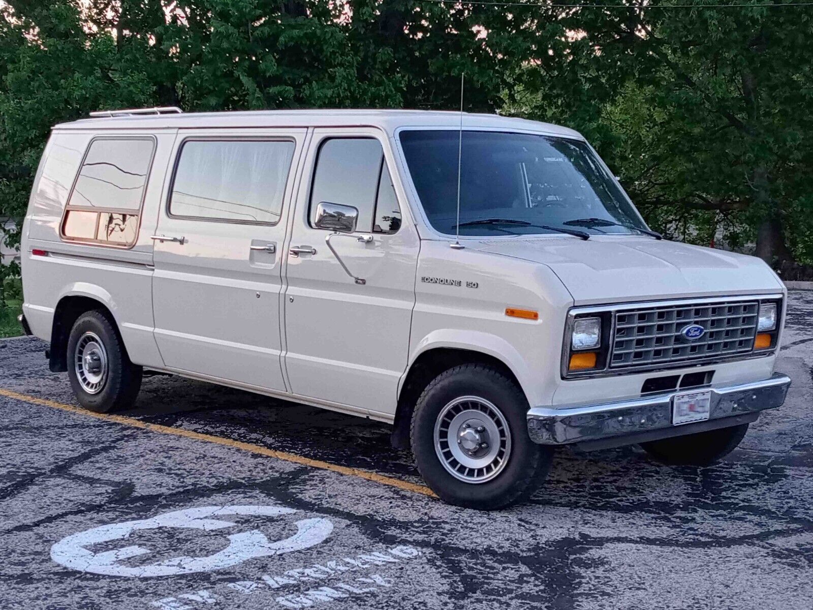 Ford-E-Series-Van-1990-Standard-Passenger-Van