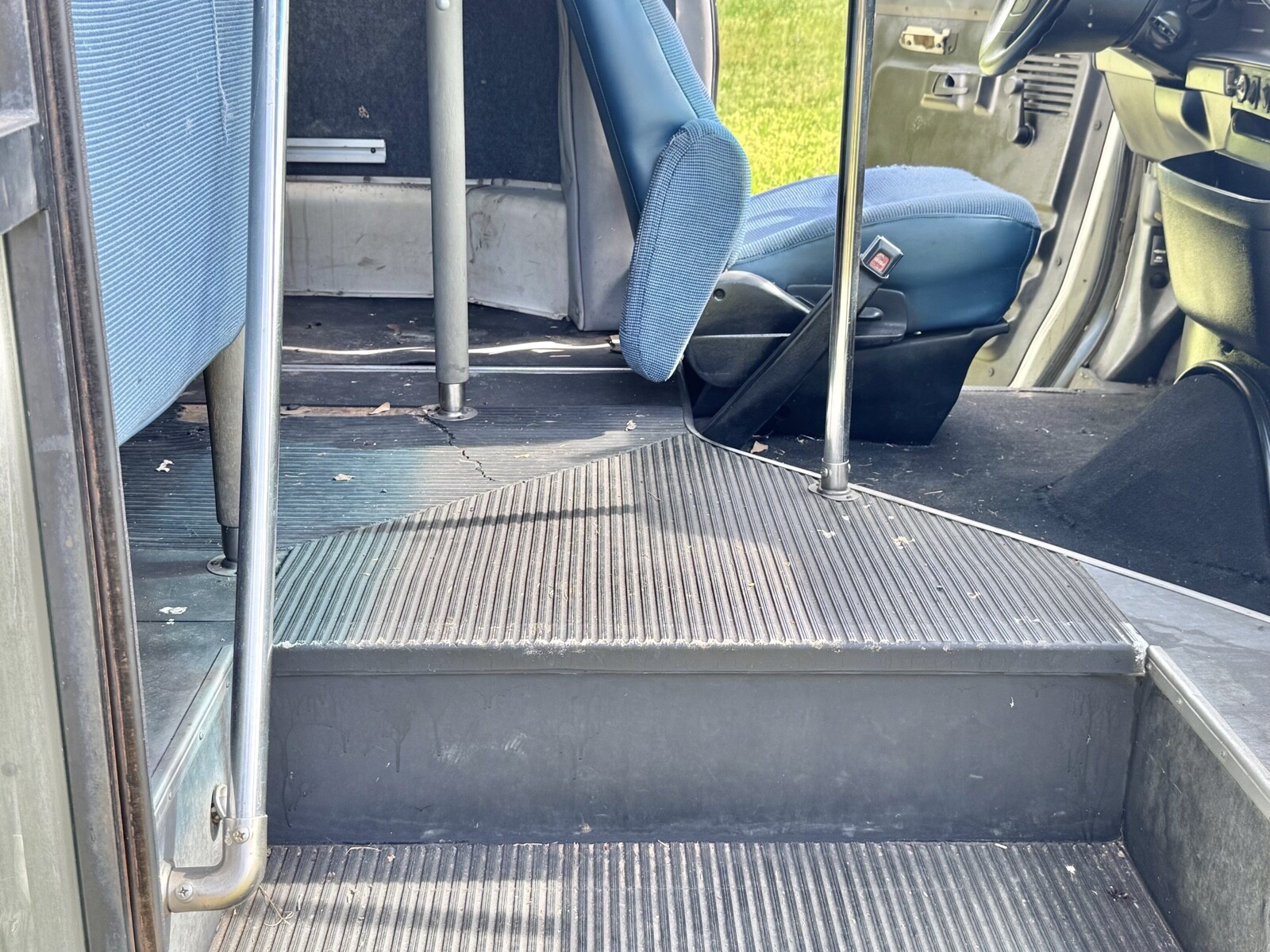 Ford-E-Series-Van-1993-6