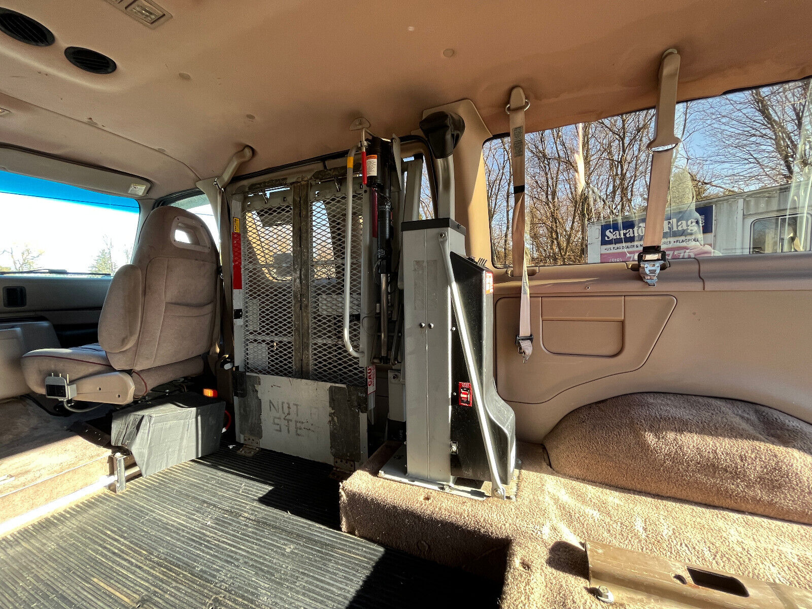 Ford-E-Series-Van-1995-Standard-Passenger-Van-10