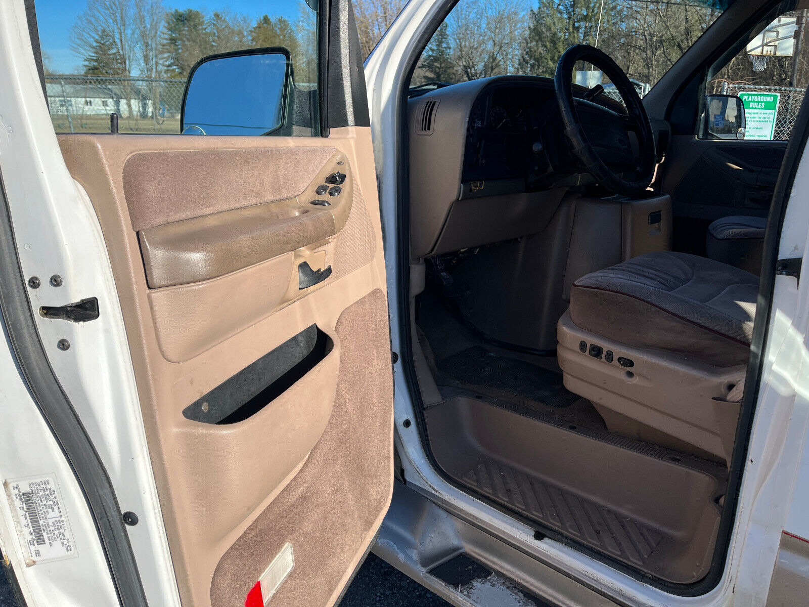 Ford-E-Series-Van-1995-Standard-Passenger-Van-13