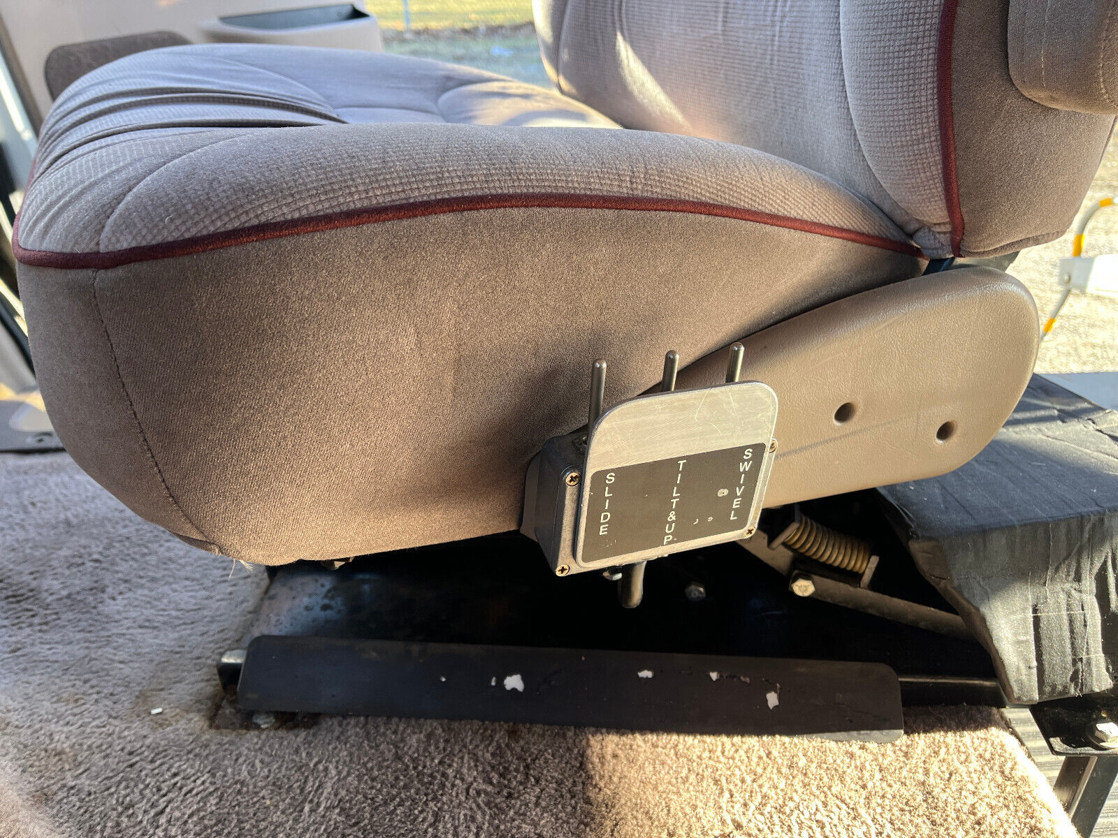 Ford-E-Series-Van-1995-Standard-Passenger-Van-15