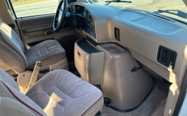 Ford-E-Series-Van-1995-Standard-Passenger-Van-16