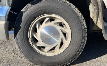 Ford-E-Series-Van-1995-Standard-Passenger-Van-23
