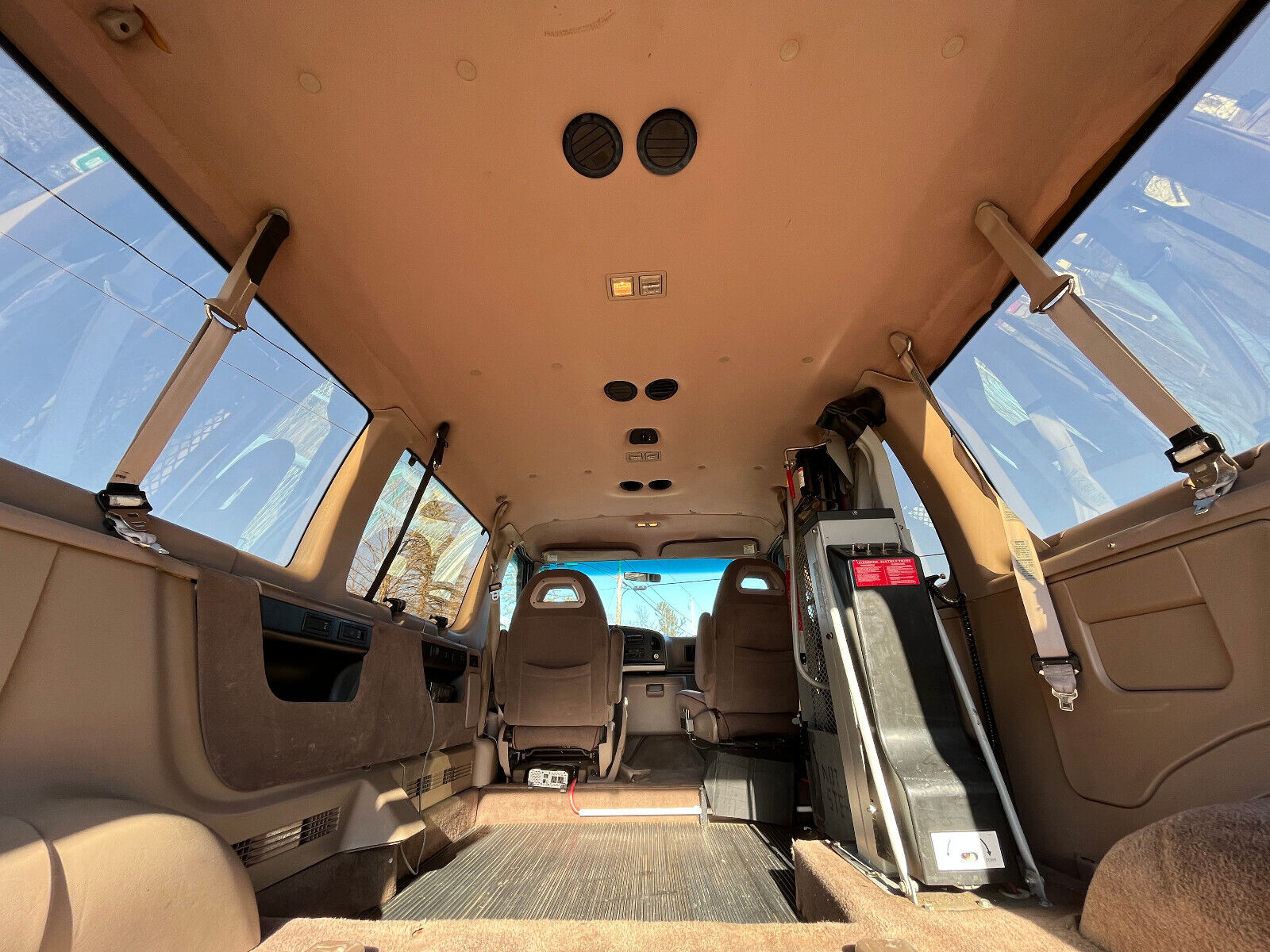 Ford-E-Series-Van-1995-Standard-Passenger-Van-9
