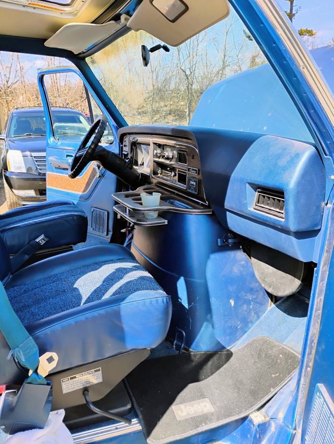 Ford-E150-econoline-van-1978-13