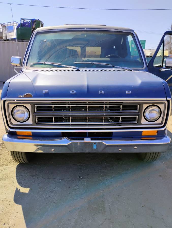 Ford-E150-econoline-van-1978-3
