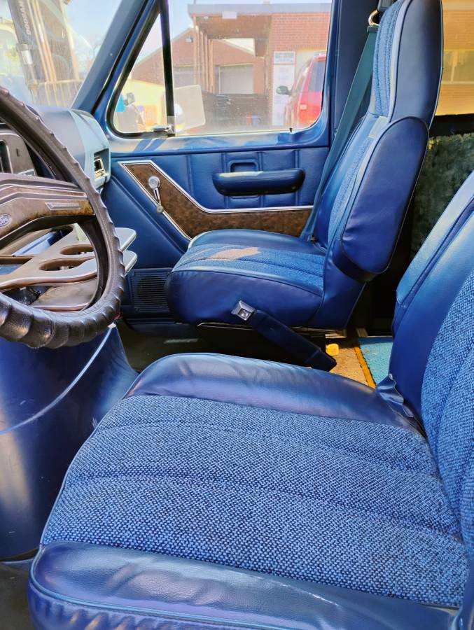 Ford-E150-econoline-van-1978-7