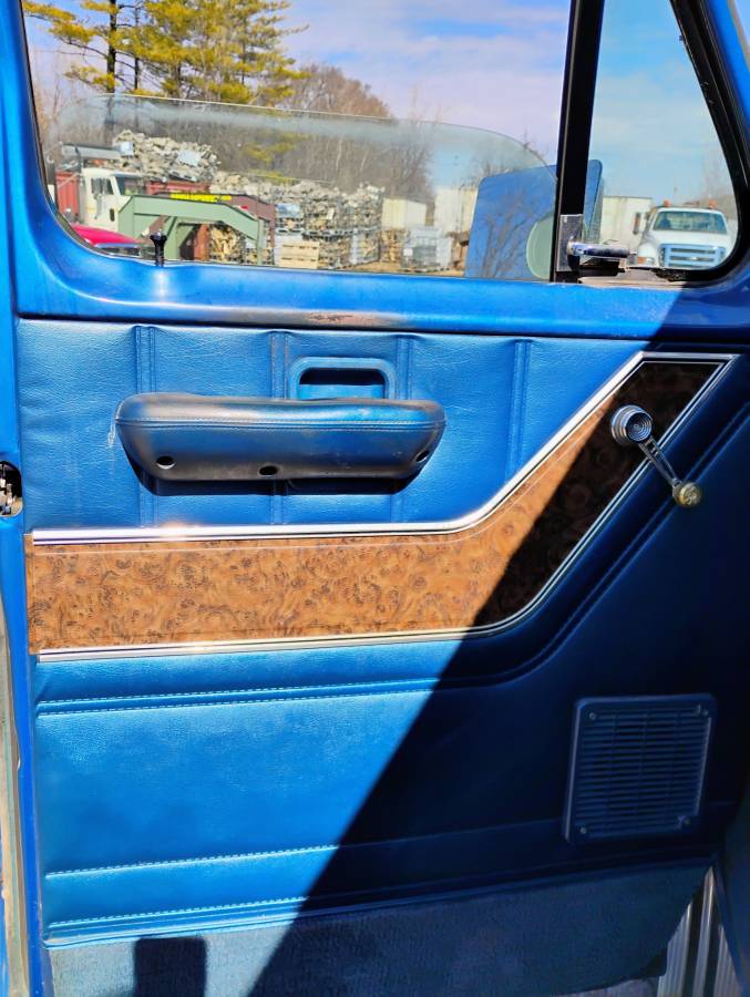 Ford-E150-econoline-van-1978-9