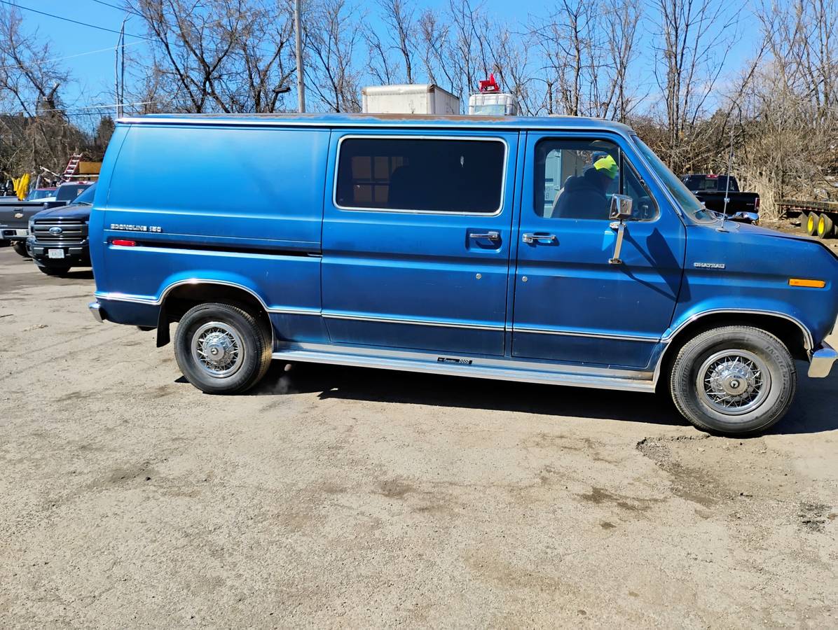 Ford-E150-econoline-van-1978