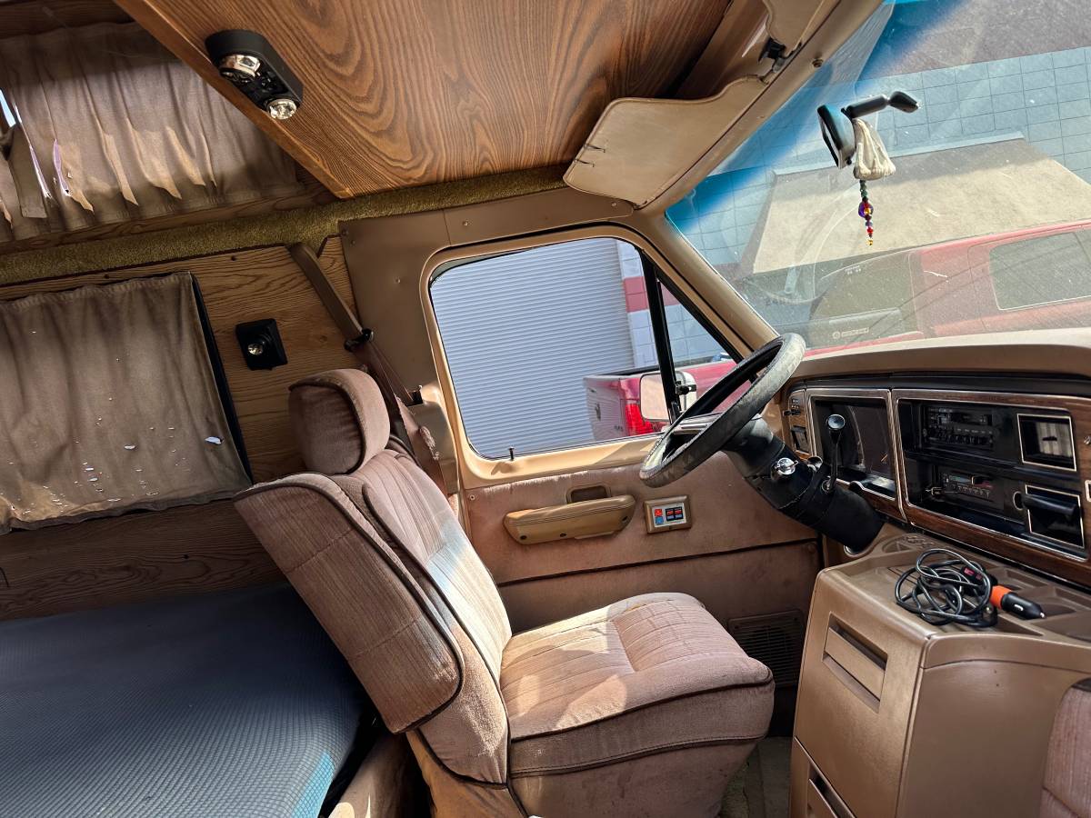 Ford-Econoline-1988-5