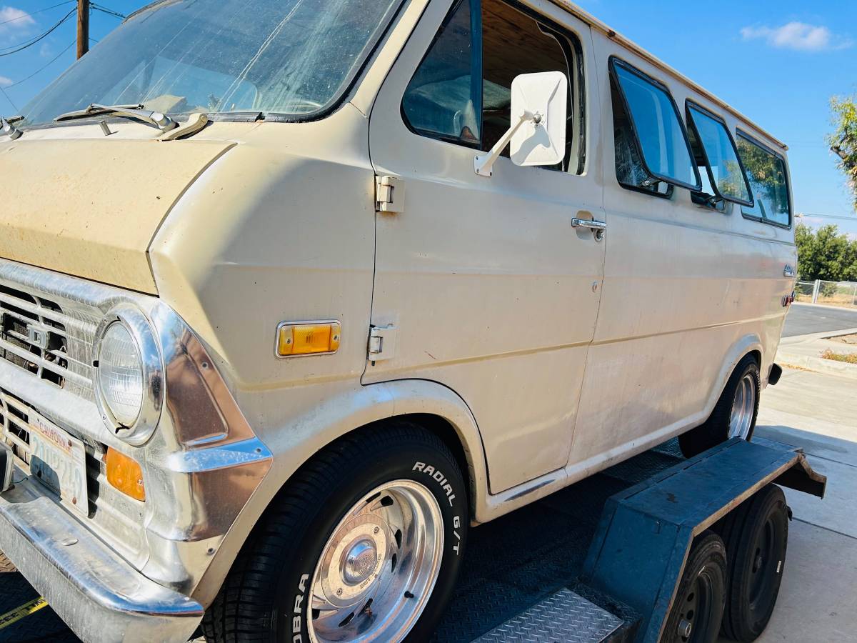 Ford-Econoline-van-1974-custom-10