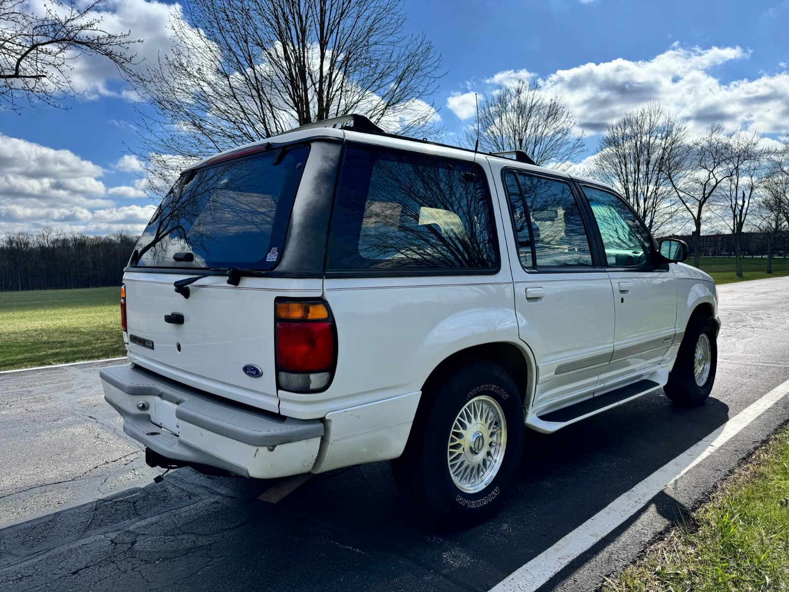 Ford-Explorer-1995-SUV-10