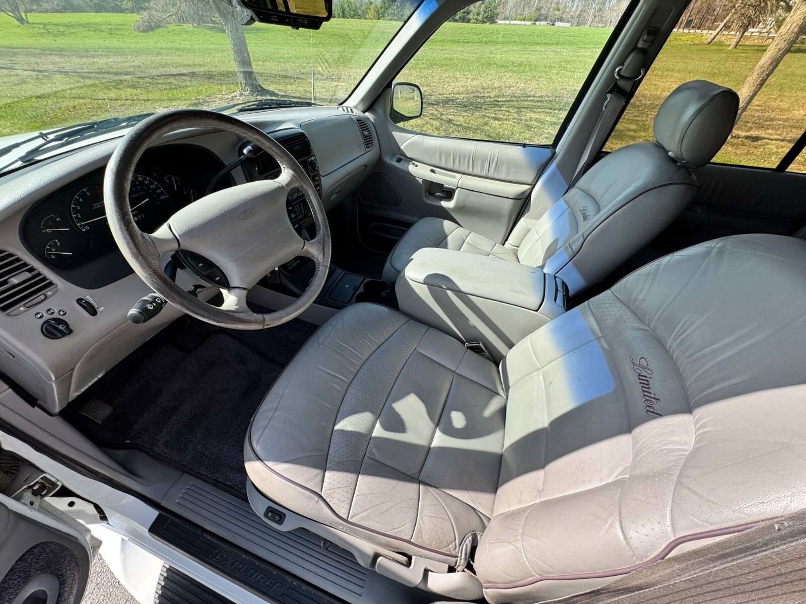 Ford-Explorer-1995-SUV-15
